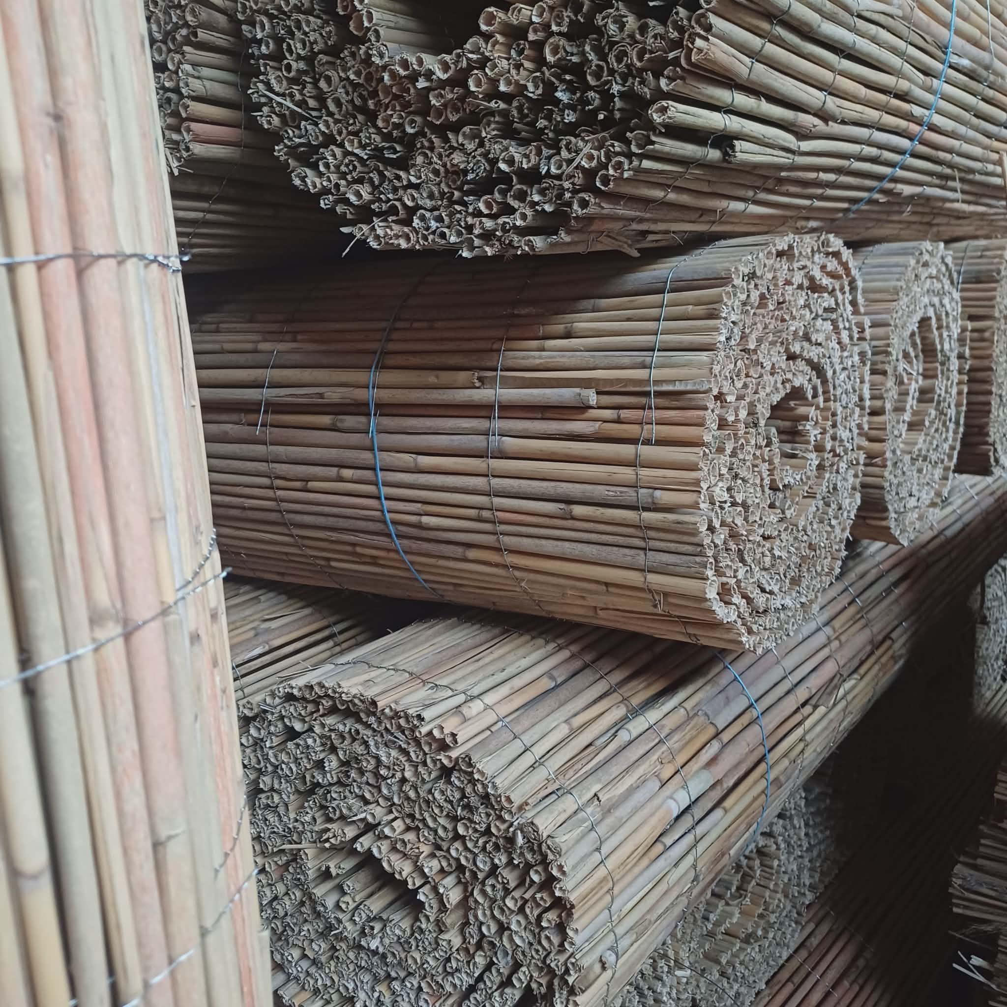 Rogojină din stuf cusută cu sârmă zincată