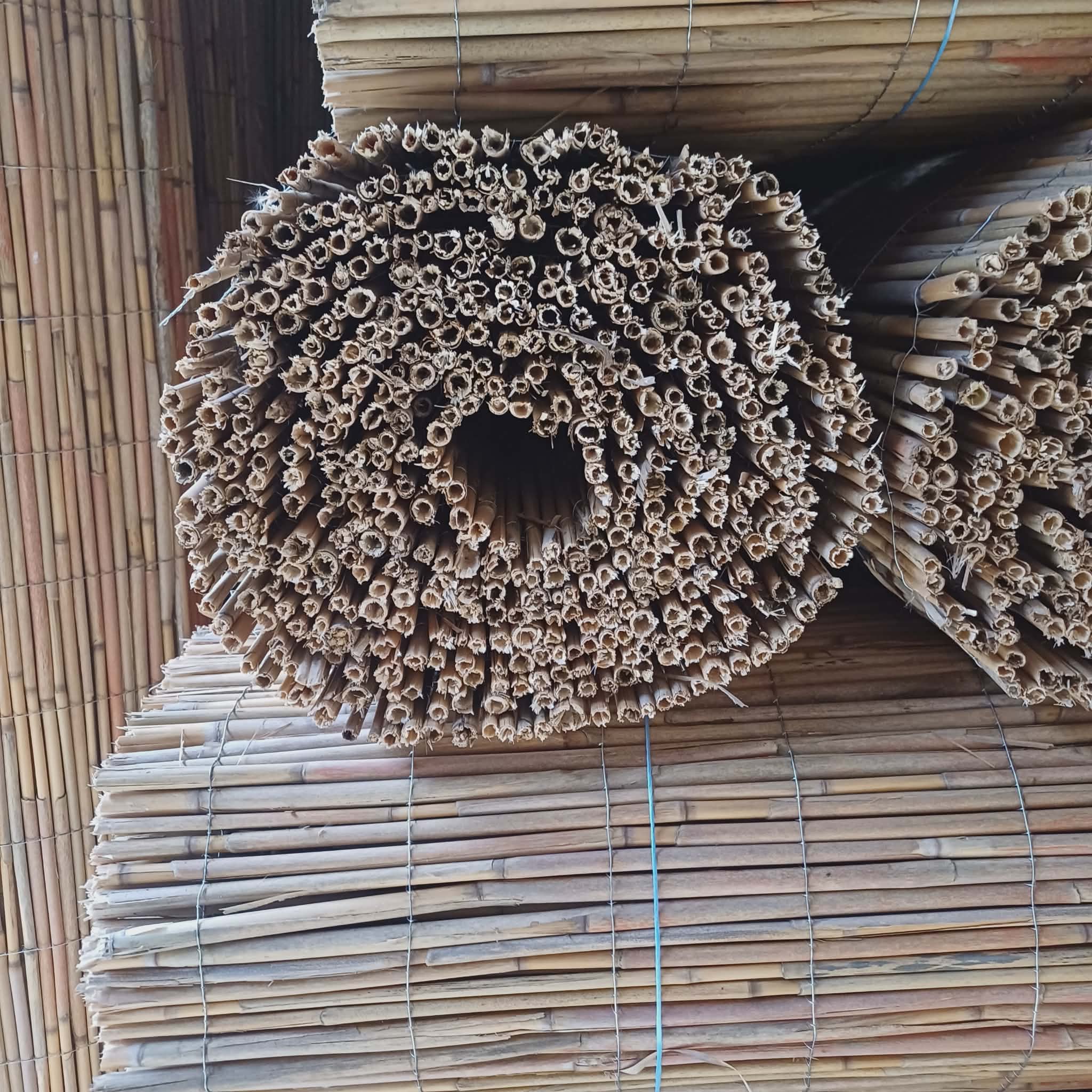 Rogojină din stuf cusută cu sârmă zincată - imagine 9